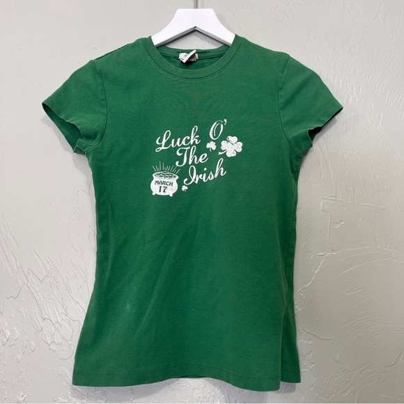 Old Navy St Patrick’s Day T Shirt Vintage size medium luck if the Irish - Picture 7 of 8